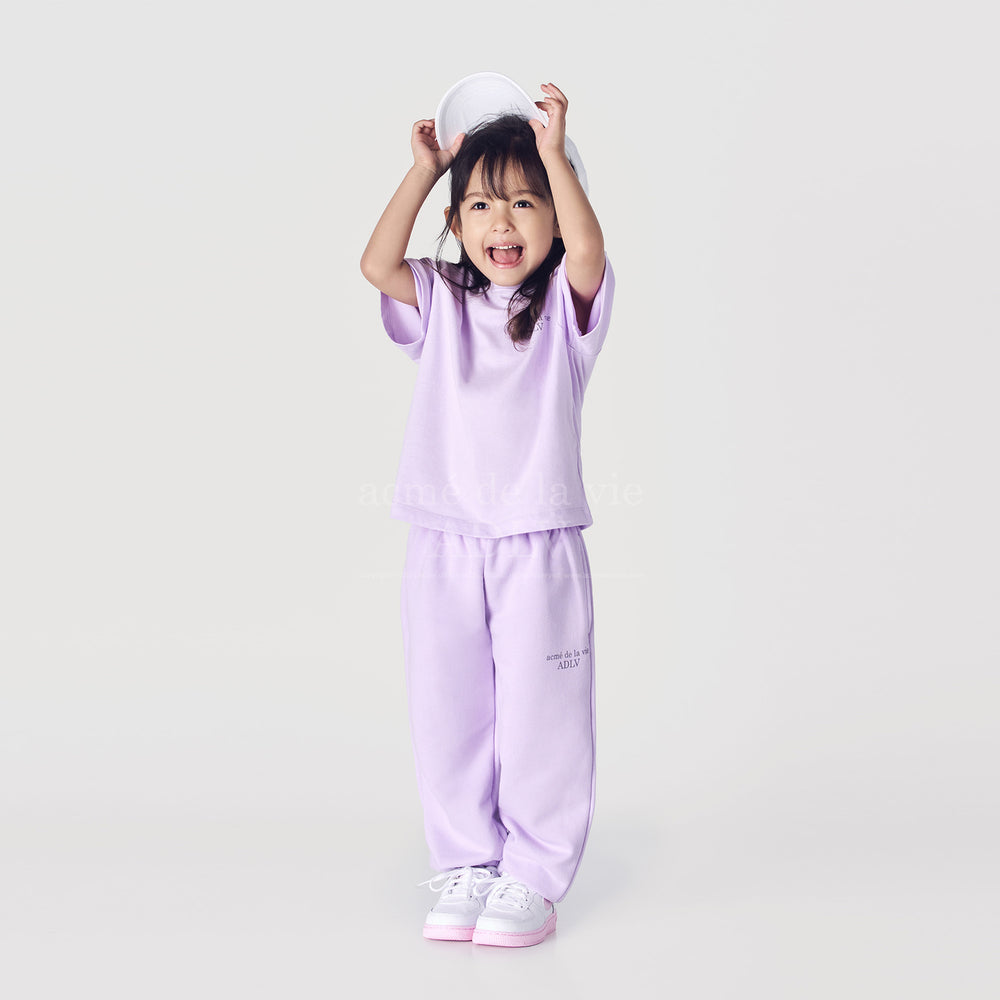 
                      
                        KIDS BASIC LOGO PANTS
                      
                    