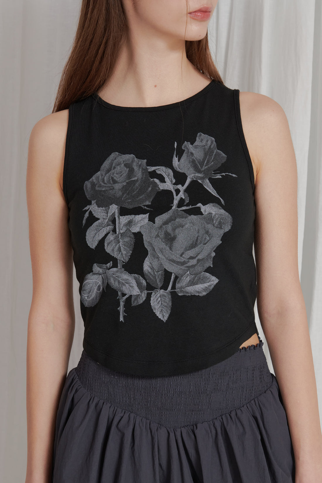 PAIN OR PLEASURE ROSE GRAPHIC SLEEVELESS BLACK