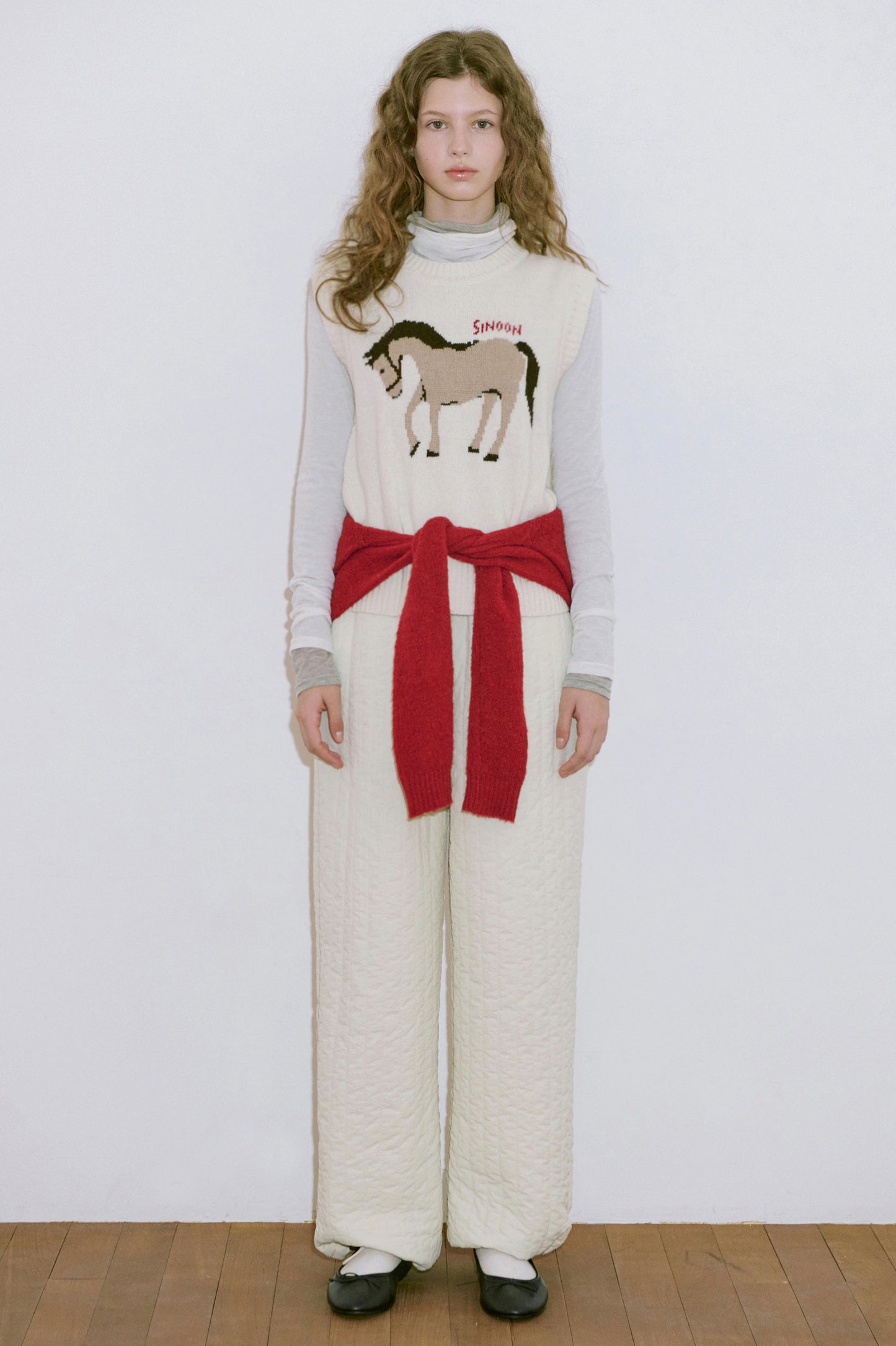 Sinoon Horse Knit Vest (Ivory)