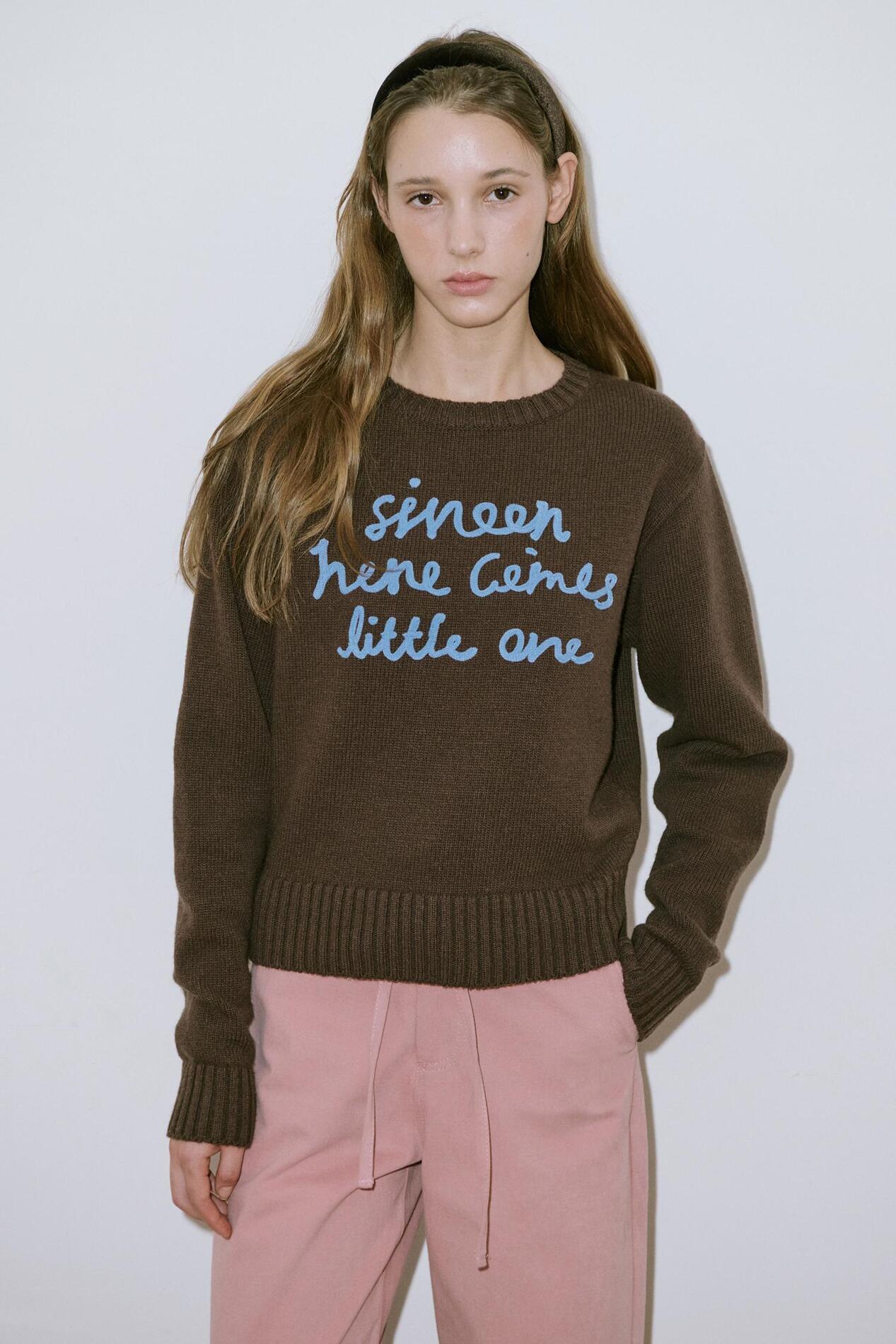 Sinoon Lettering Pullover Knit (Deep Brown) – SeoulSeoul