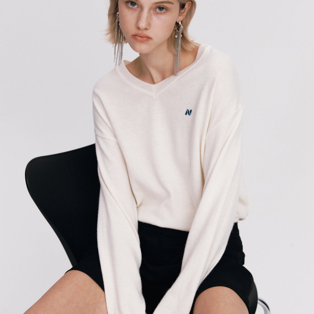 
                  
                    NOIRNINE UNISEX N V-Neck Knit IVORY
                  
                