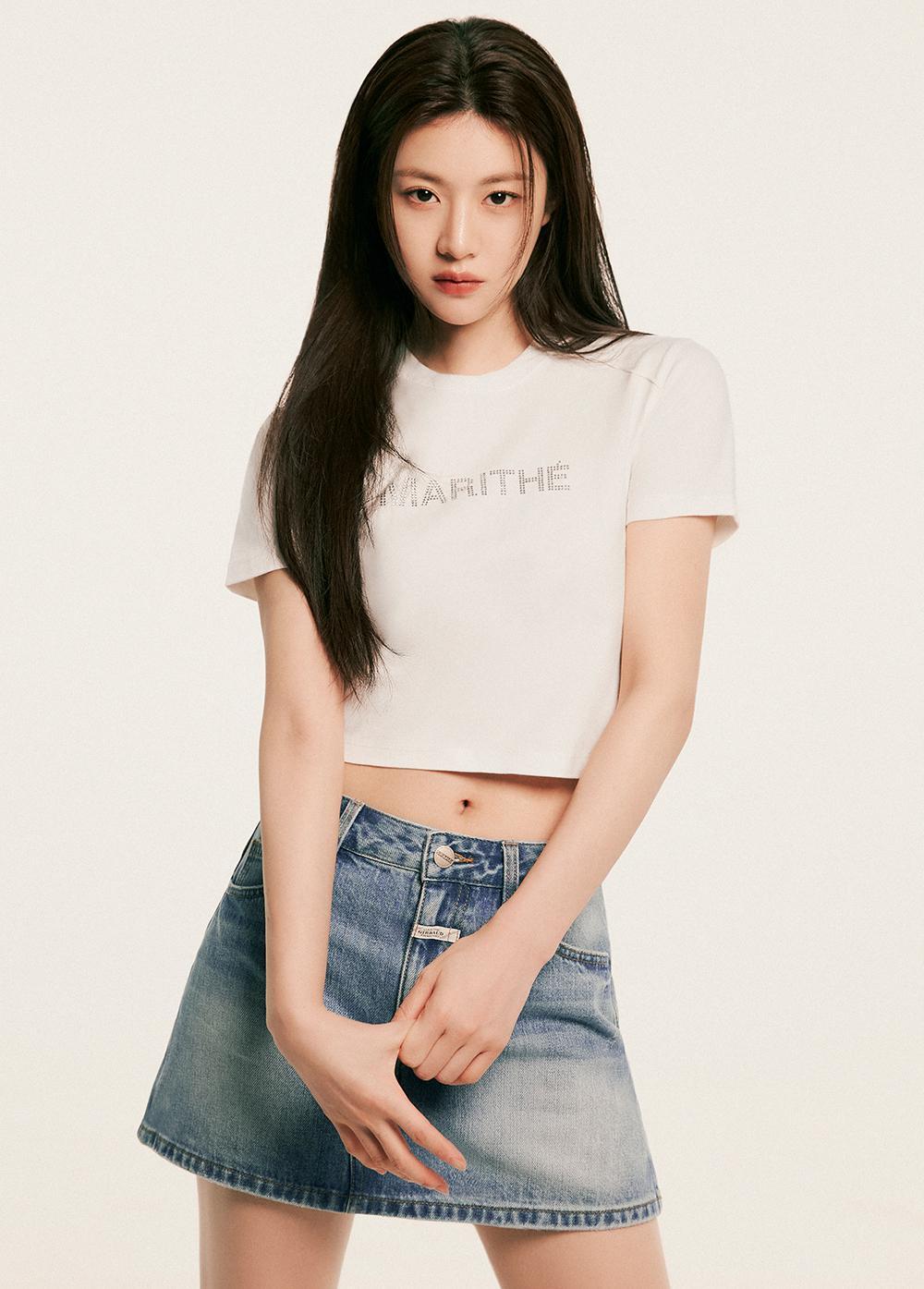 MARITHÉ W HOTFIX LOGO CROP TEE