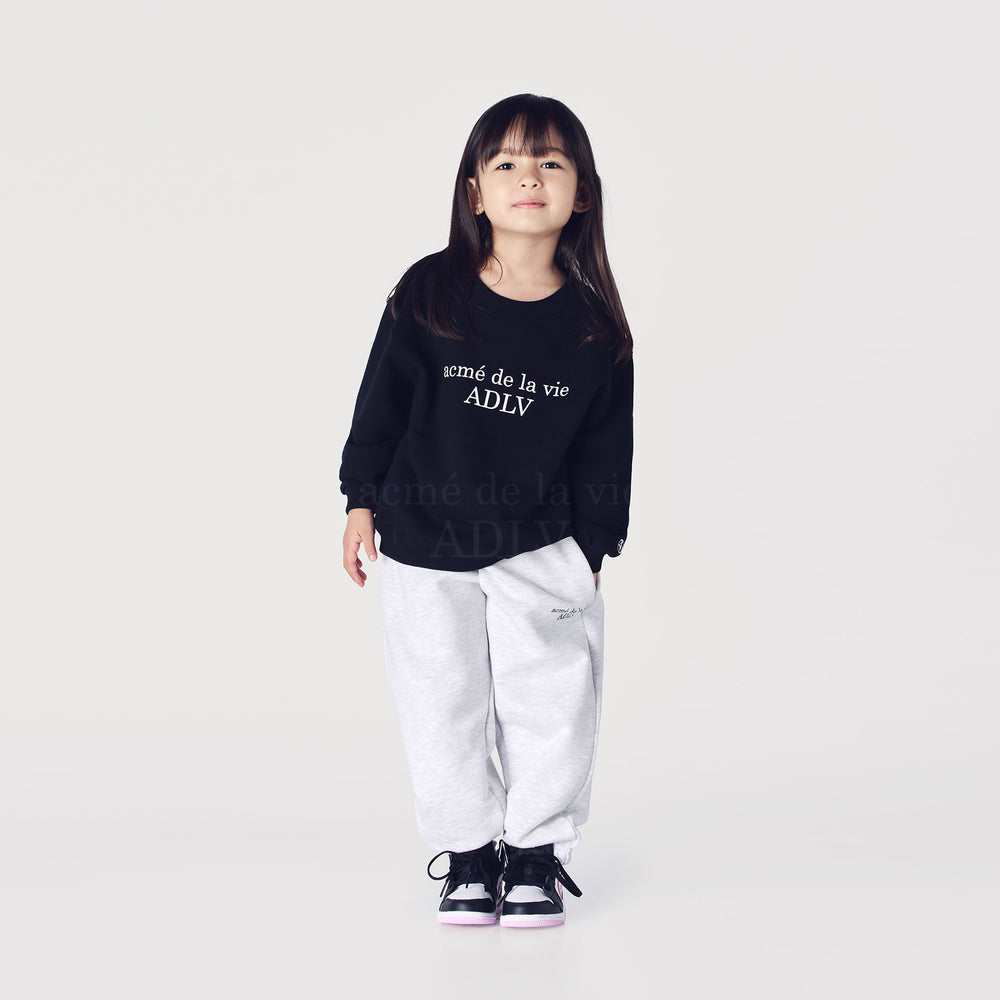 
                      
                        KIDS BASIC LOGO SWEATSHIRT
                      
                    