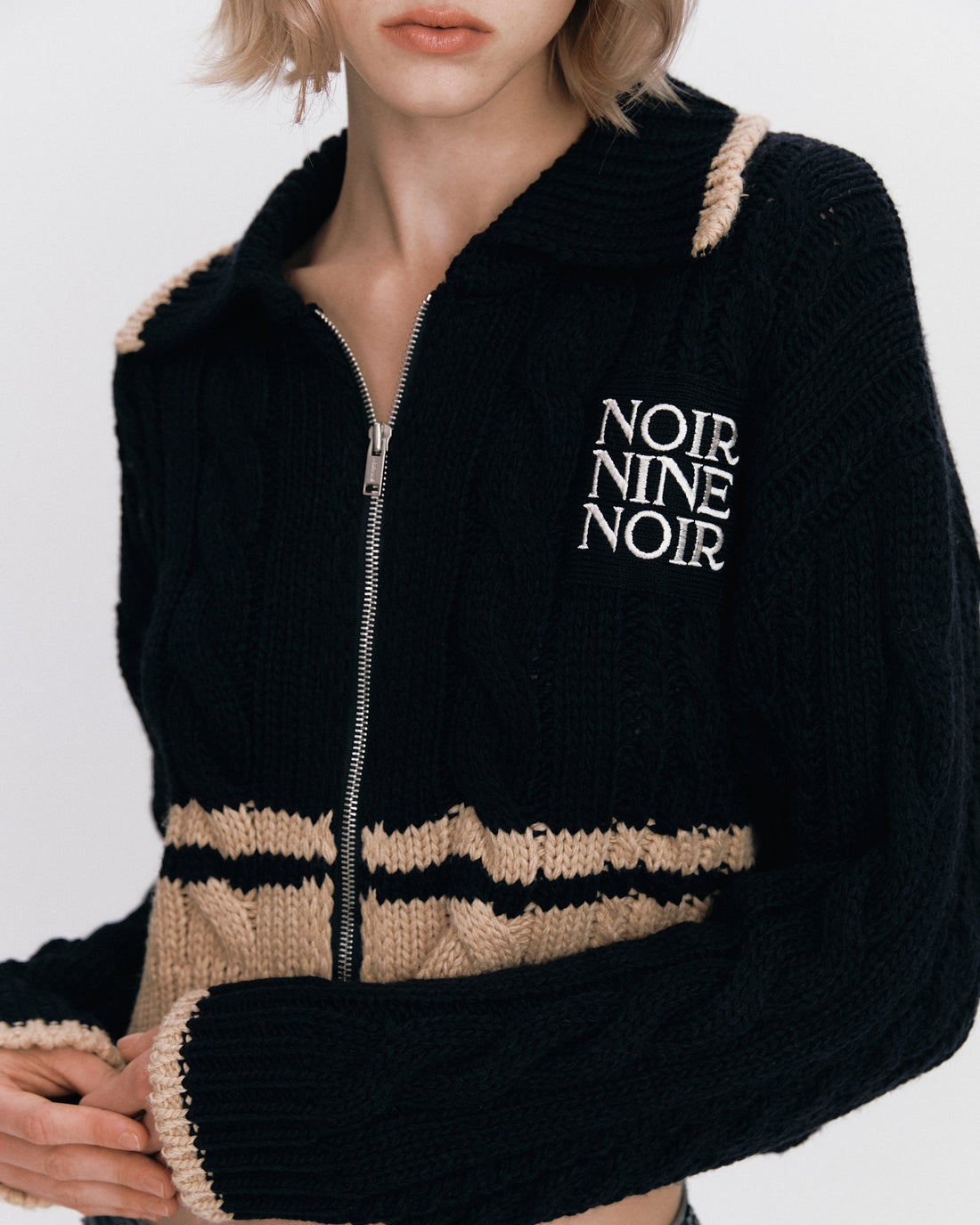 【IN STOCK】NOIRNINE Logo Cable Knit Zip-Up NAVY
