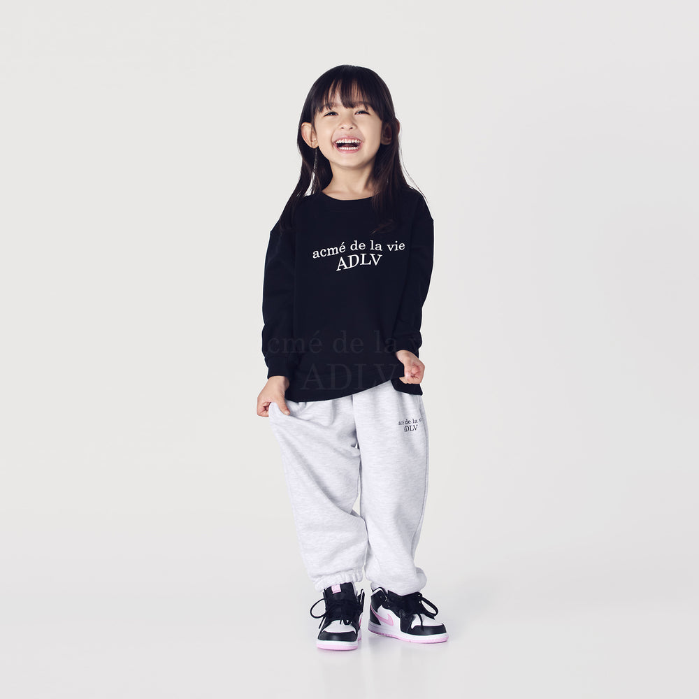 
                      
                        KIDS BASIC LOGO SWEATSHIRT
                      
                    