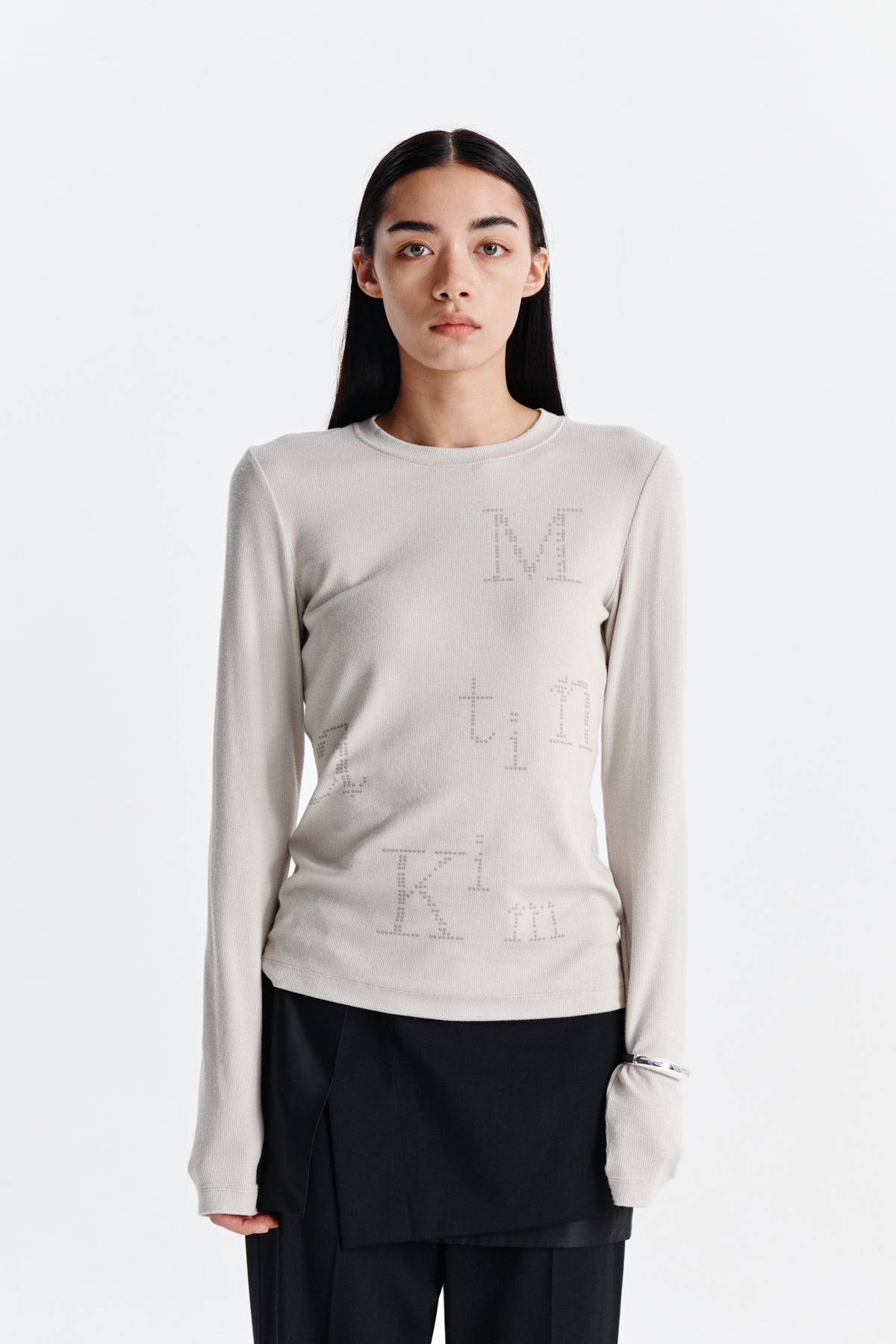 MATIN KIM DOT GRAPHIC LOGO LETTERING TOP IN LIGHT BEIGE