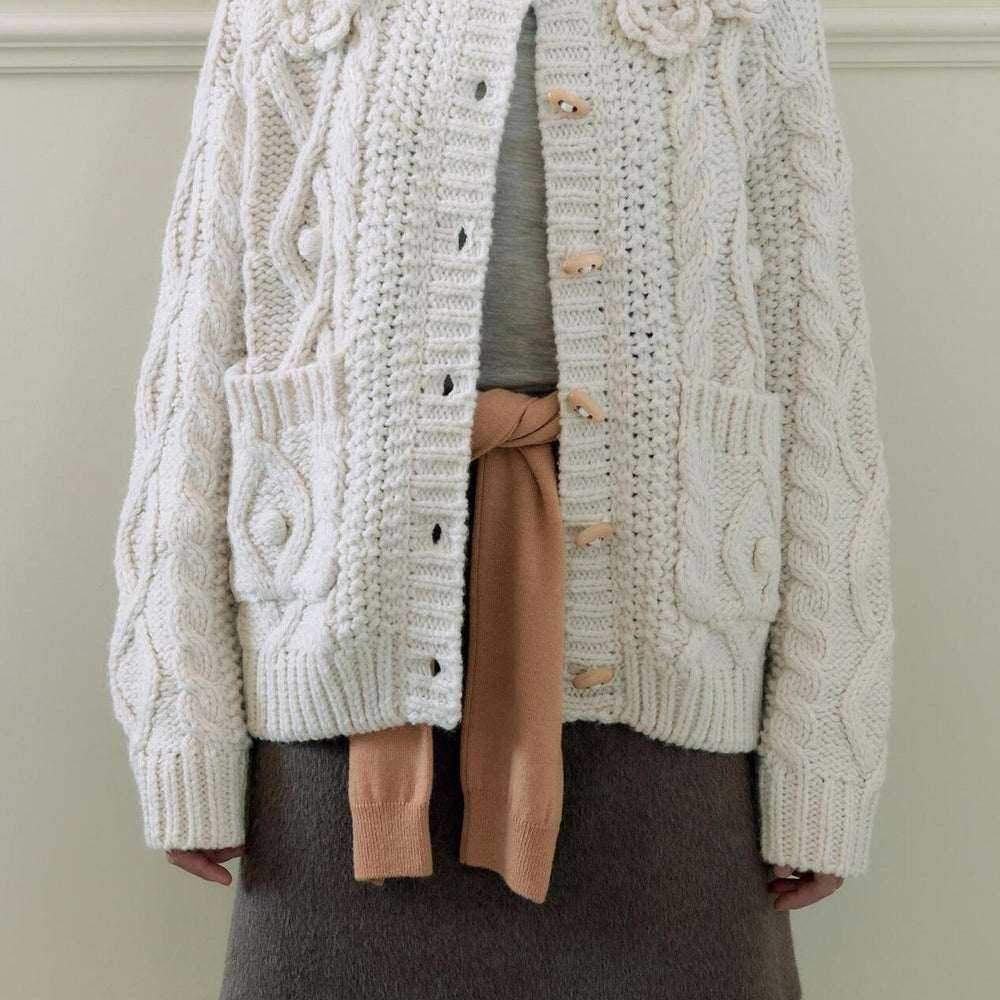 
                  
                    Sinoon Flower Knit Cardigan (Ivory)
                  
                