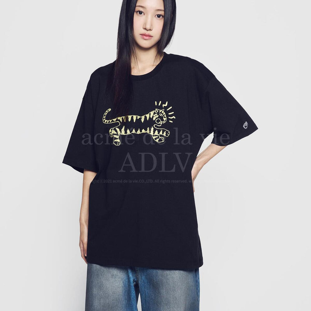 
                  
                    HOSHI X ADLV TIGER SKETCH SHORT SLEEVE T-SHIRT BLACK
                  
                