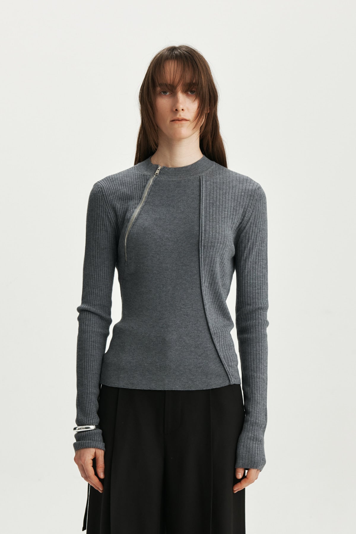 KIMMATIN ZIPPER POINT KNIT PULLOVER IN CHARCOAL