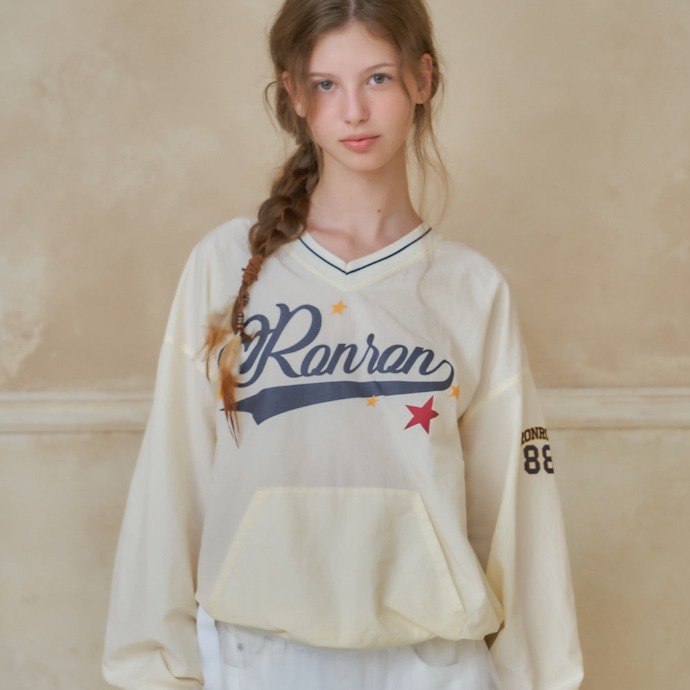 
                  
                    RONRON NYLON V NECK ANORAK SWEATSHIRT CREAM
                  
                