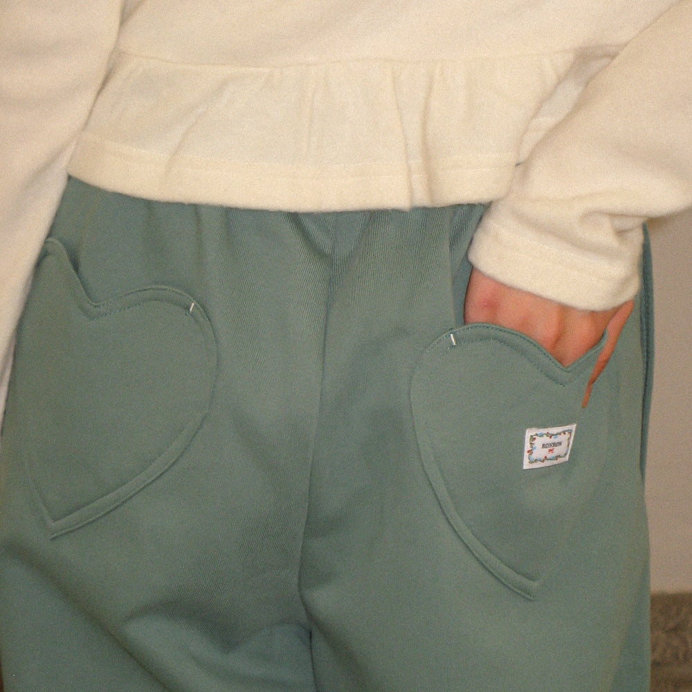 
                  
                    RONRON BACK HEART STITCH POCKET SWEAT JOGGER PANTS DUSTY GREEN
                  
                