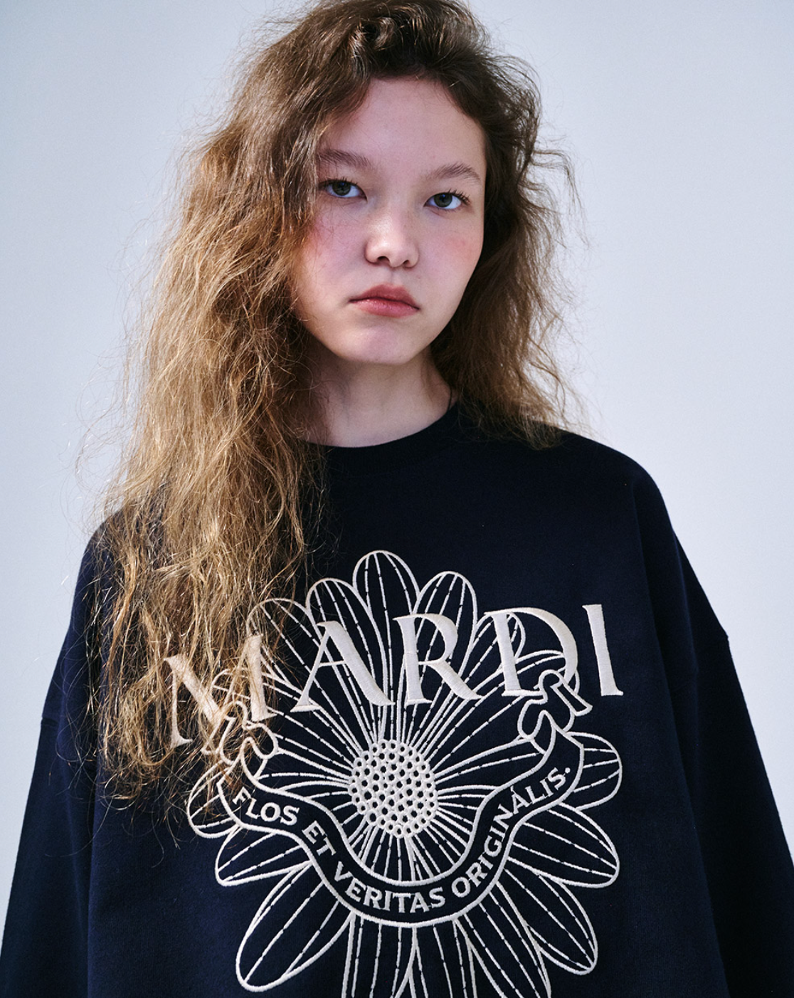 MARDI SWEATSHIRT FLOWERMARDI ALUMNI NEEDLEWORK_NAVY CREAM