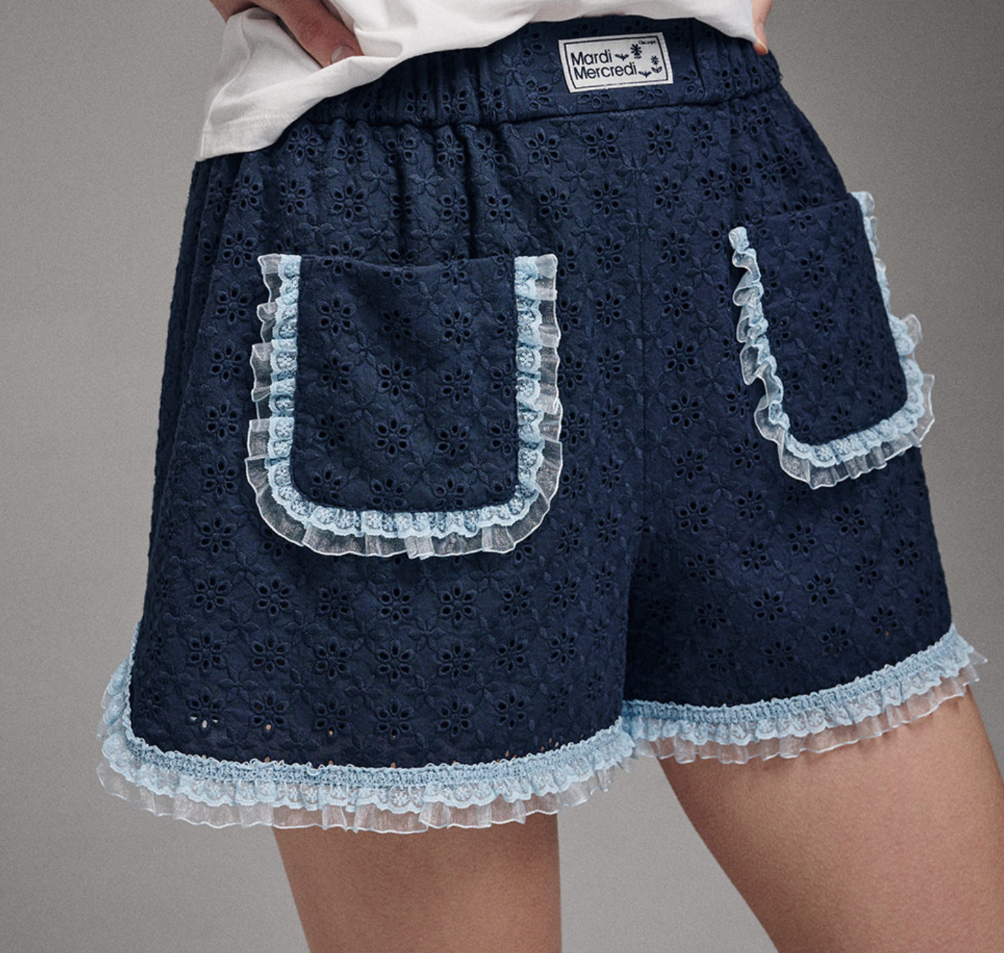 MARDI SHORTS EYELET FRILL_NAVY