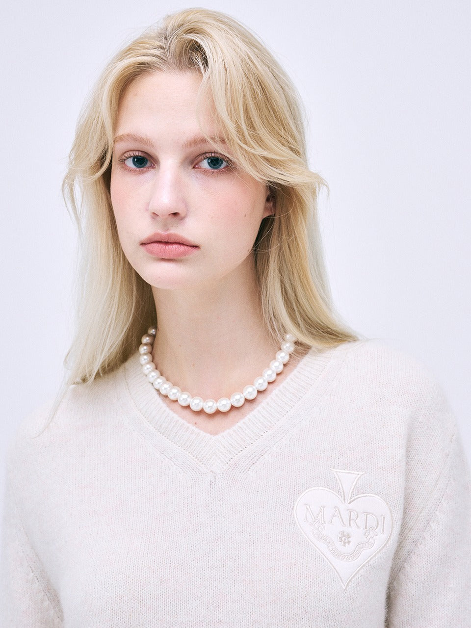 MARDI RACCOON BLENDED V NECK SATIN SPADE_IVORY