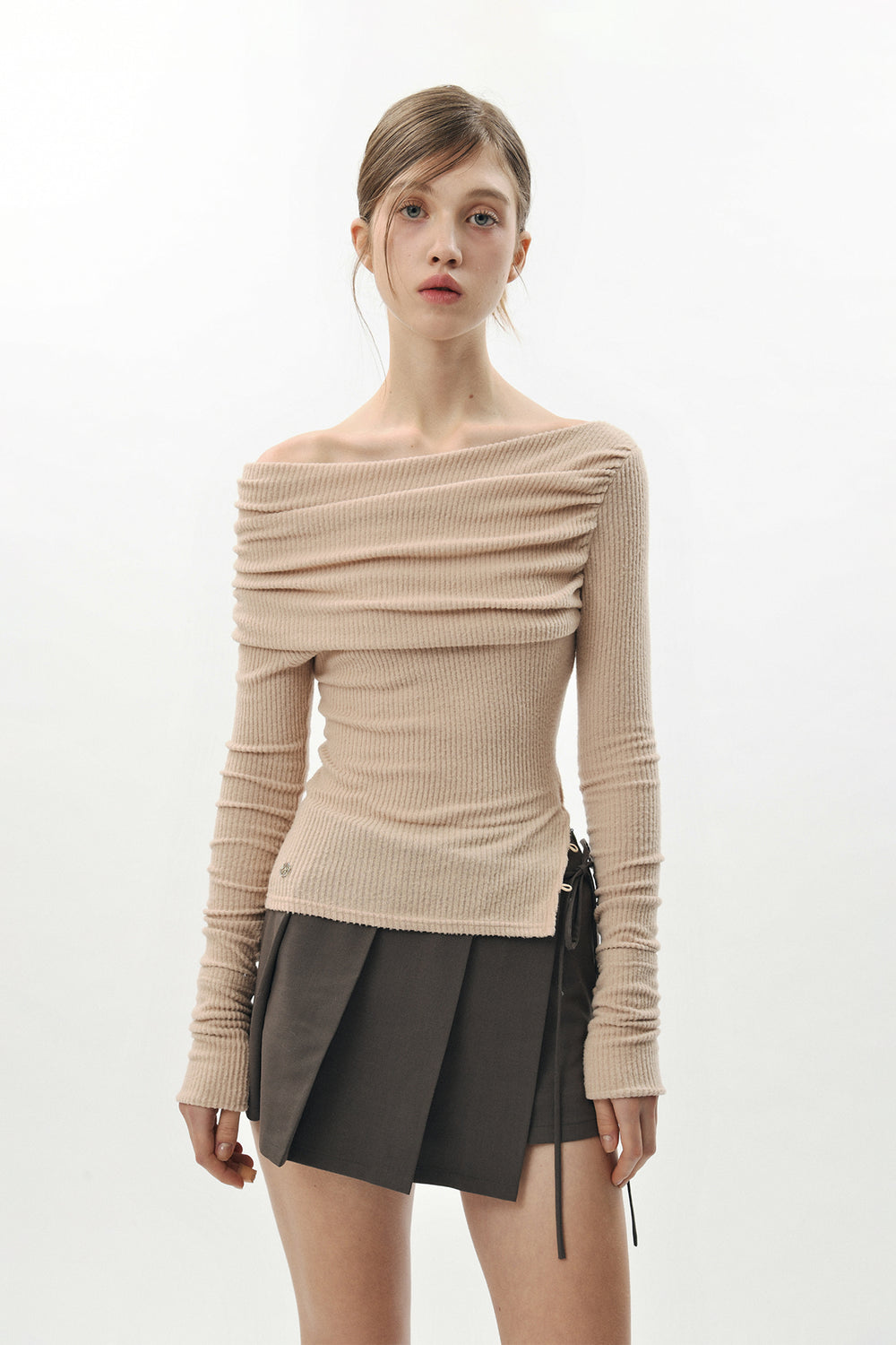 PAIN OR PLEASURE JENNIE OFF-SHOULDER TOP BEIGE