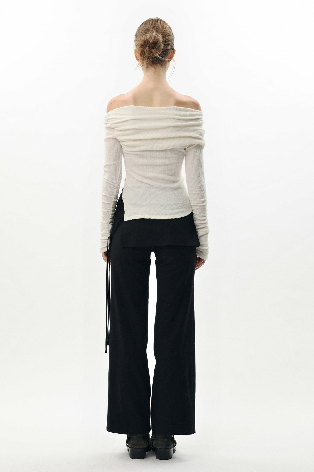 PAIN OR PLEASURE JENNIE OFF-SHOULDER TOP WHITE