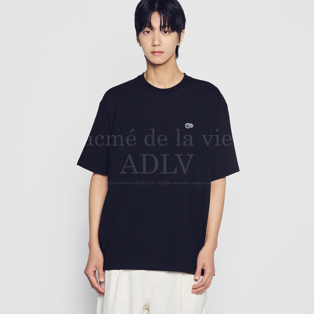 
                  
                    HOSHI X ADLV WAPPEN SHORT SLEEVE T-SHIRT BLACK
                  
                