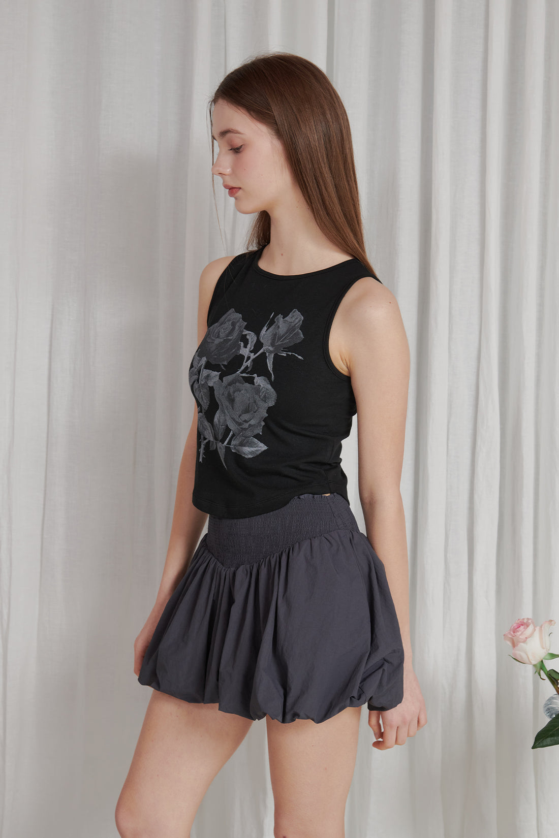 PAIN OR PLEASURE ROSE GRAPHIC SLEEVELESS BLACK