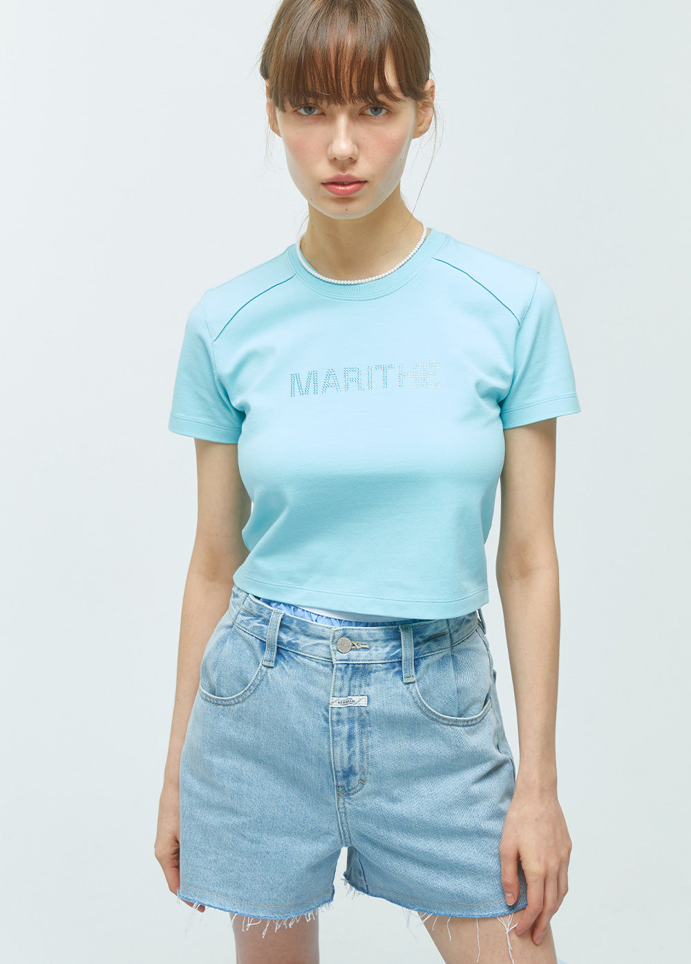 MARITHÉ W HOTFIX LOGO CROP TEE