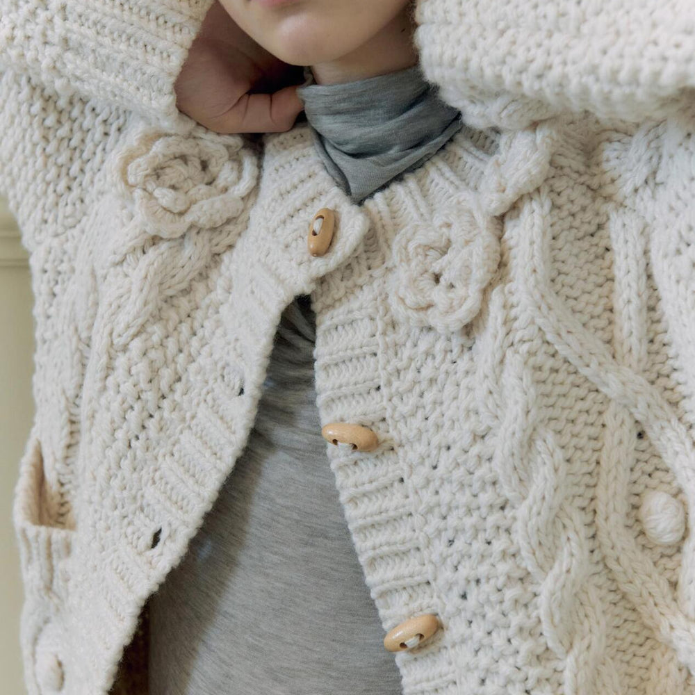 
                  
                    Sinoon Flower Knit Cardigan (Ivory)
                  
                