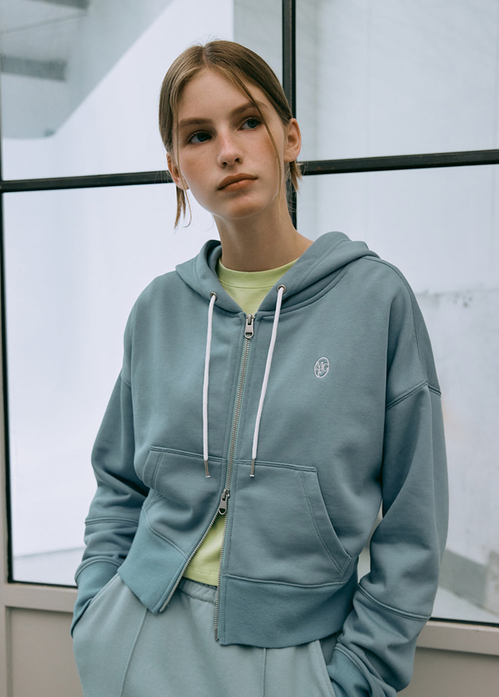 MARITHÉ W CIRCLE LOGO CROP HOODIE ZIPUP